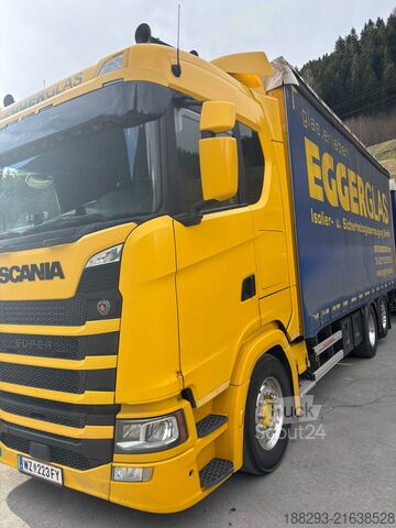Platós teherautó ponyvával SCANIA 