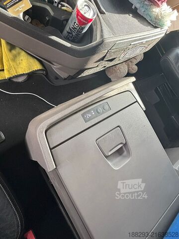 Platós teherautó ponyvával SCANIA