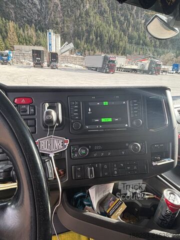 Platós teherautó ponyvával SCANIA 