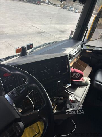 Platós teherautó ponyvával SCANIA