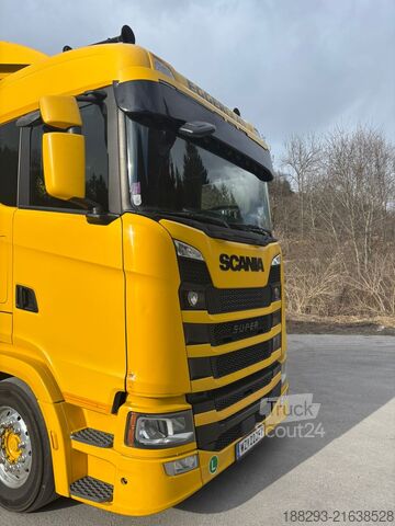 Platós teherautó ponyvával SCANIA