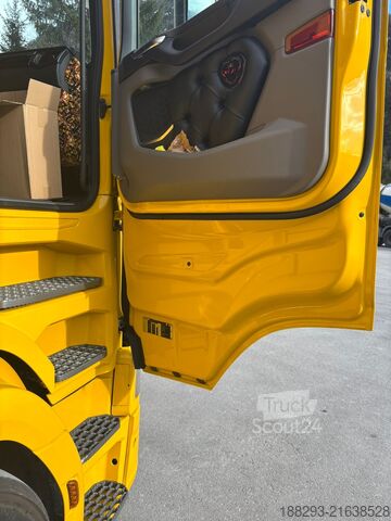 Platós teherautó ponyvával SCANIA 