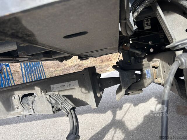 Platós teherautó ponyvával SCANIA 