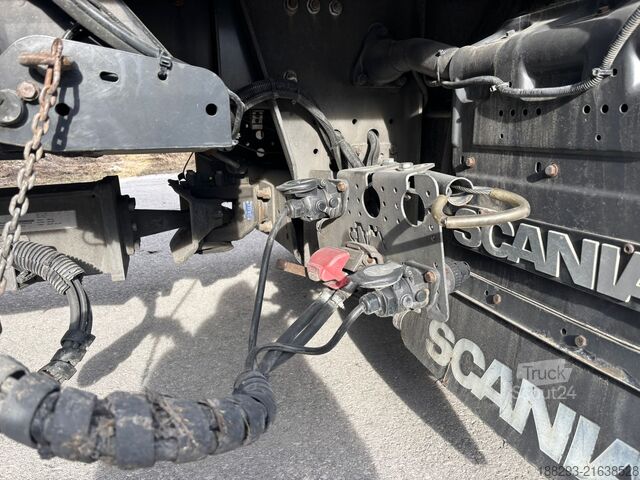 Platós teherautó ponyvával SCANIA