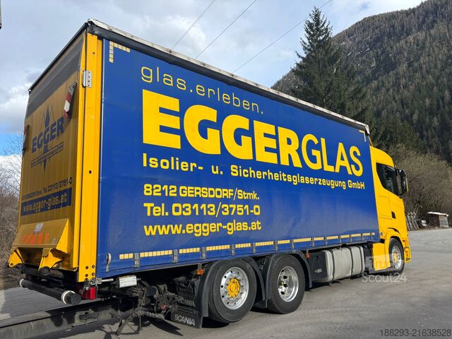 Platós teherautó ponyvával SCANIA 