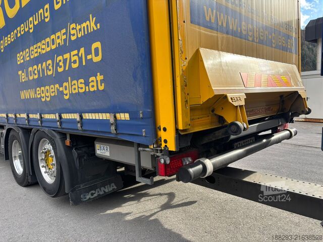 Platós teherautó ponyvával SCANIA