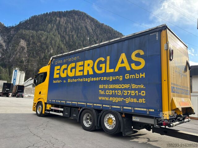 Platós teherautó ponyvával SCANIA 