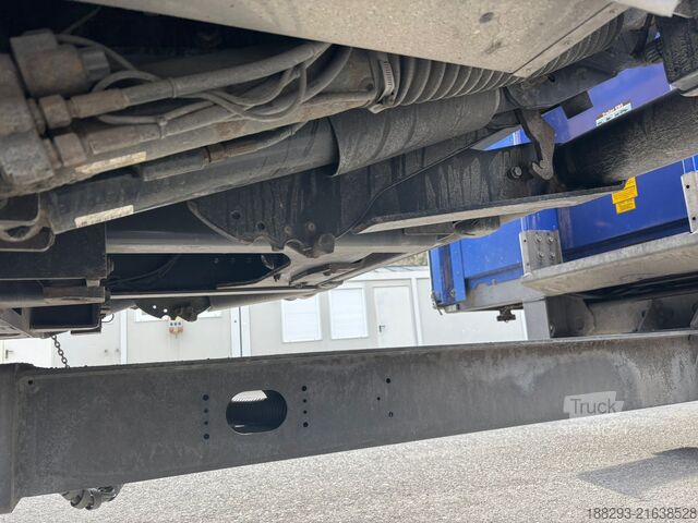 Platós teherautó ponyvával SCANIA