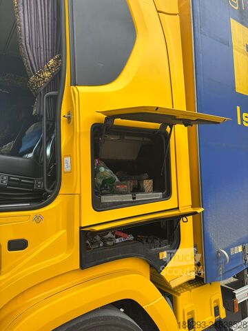 Platós teherautó ponyvával SCANIA 