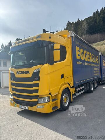 Platós teherautó ponyvával SCANIA 