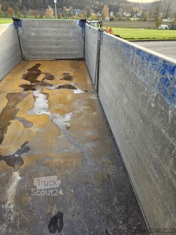 Třístranný sklápěcí přívěs Kögel SKM 18