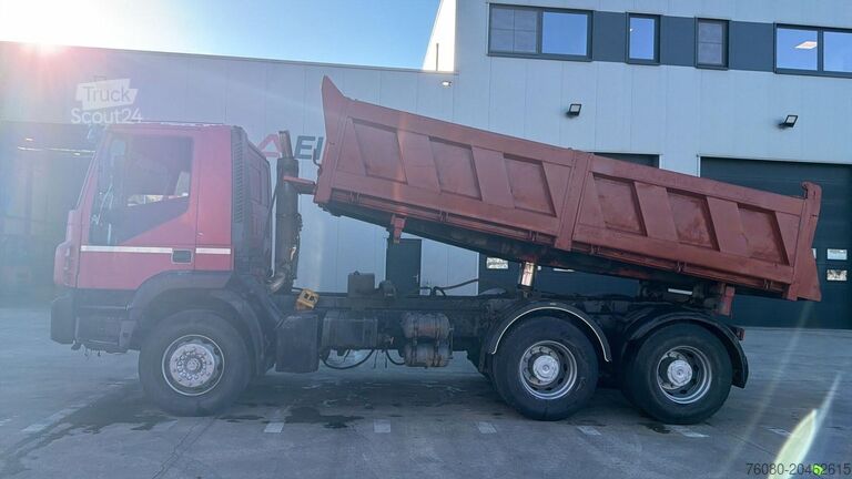 3-zijdenkipper Iveco Eurotrakker 260 E 34 (POMPE MANUELLE / MANUAL P...