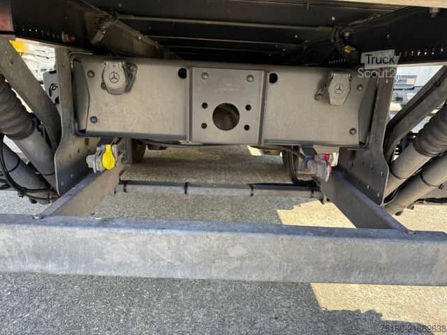 Furgone chiuso MERCEDES-BENZ ATEGO 818 L Koffer 6,10 m LBW 1 to.*AHK*EURO 6 E