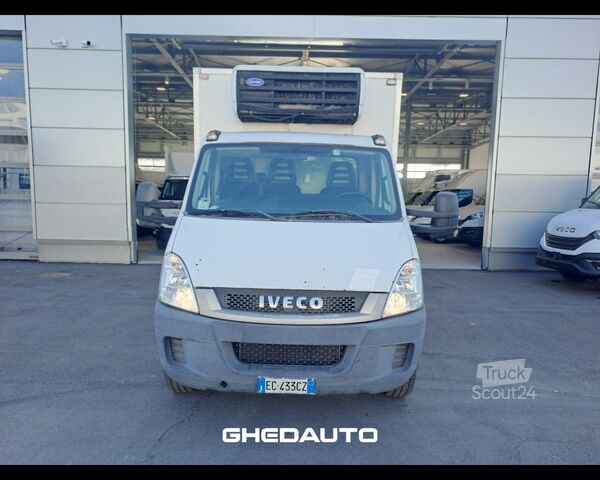 Testreszabott furgon IVECO DAILY 70C17 CON GRUPPO FRIGO PATENTE C