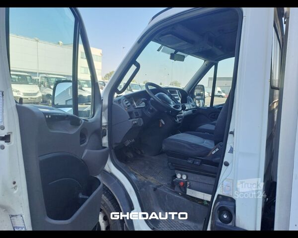 Testreszabott furgon IVECO DAILY 70C17 CON GRUPPO FRIGO PATENTE C