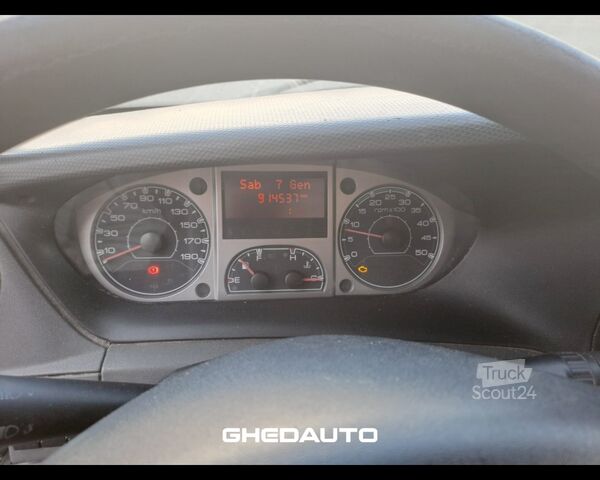 Testreszabott furgon IVECO DAILY 70C17 CON GRUPPO FRIGO PATENTE C