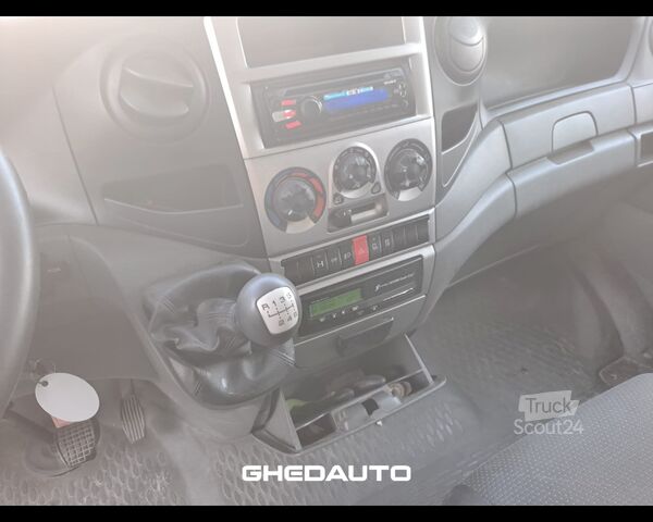 Testreszabott furgon IVECO DAILY 70C17 CON GRUPPO FRIGO PATENTE C