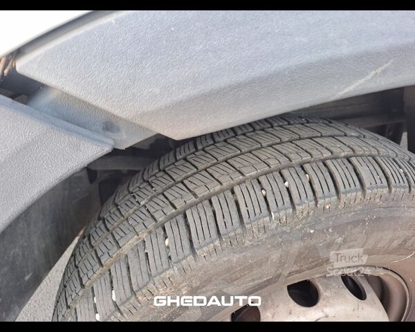Testreszabott furgon IVECO DAILY 70C17 CON GRUPPO FRIGO PATENTE C