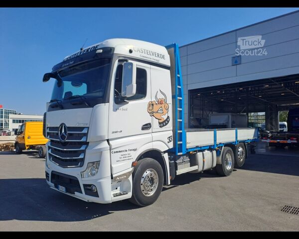 Стандартний тягач Mercedes-Benz MERCEDES ACTROS 2553 CASSONE TRASPORTO FIENO