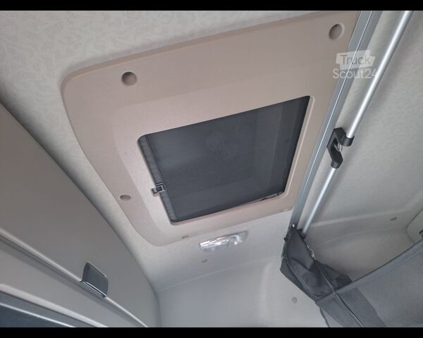 Стандартний тягач Mercedes-Benz MERCEDES ACTROS 2553 CASSONE TRASPORTO FIENO