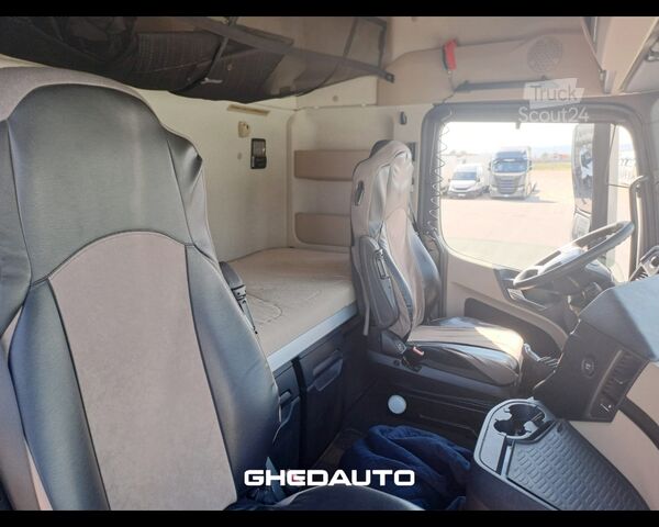 Стандартний тягач Mercedes-Benz MERCEDES ACTROS 2553 CASSONE TRASPORTO FIENO