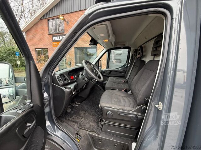 Bestelwagen dubbele cabine Iveco Daily 50C17 LBW Aanhangerkoppeling 6500 KG! Airco