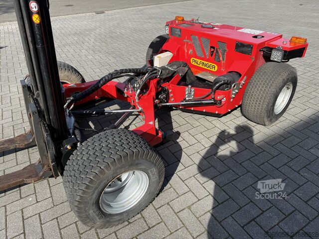 Chariot élévateur embarqué sur camion Palfinger BM 214