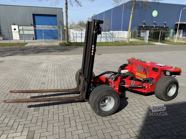 Chariot élévateur embarqué sur camion Palfinger BM 214