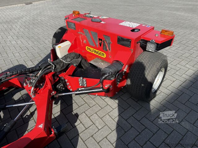 Chariot élévateur embarqué sur camion Palfinger BM 214