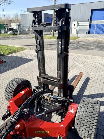 Chariot élévateur embarqué sur camion Palfinger BM 214