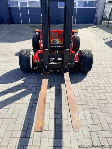Chariot élévateur embarqué sur camion Palfinger BM 214