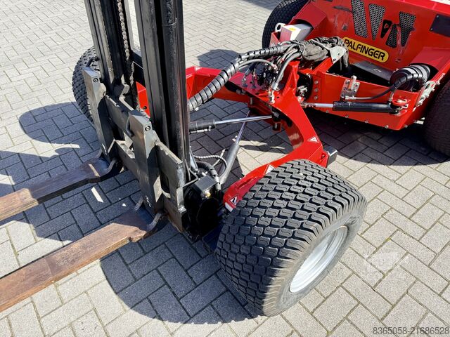 Chariot élévateur embarqué sur camion Palfinger BM 214
