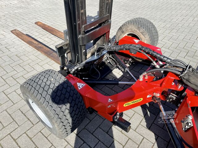 Chariot élévateur embarqué sur camion Palfinger BM 214