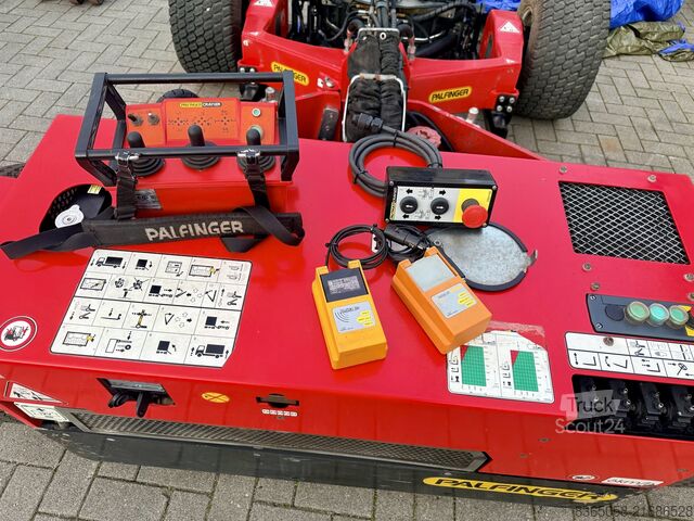 Chariot élévateur embarqué sur camion Palfinger BM 214