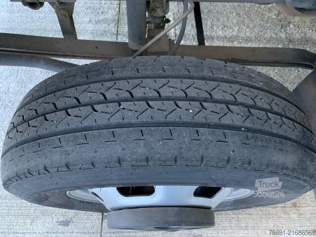 Camion bâché Nissan Atleon 35.15 - Furgone in Lega con Telo