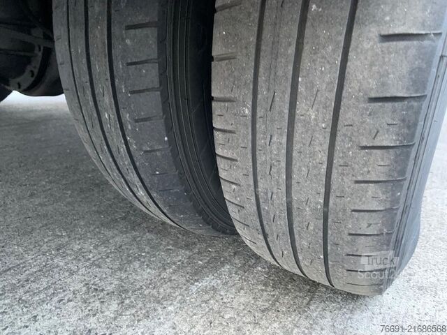 Camion bâché Nissan Atleon 35.15 - Furgone in Lega con Telo