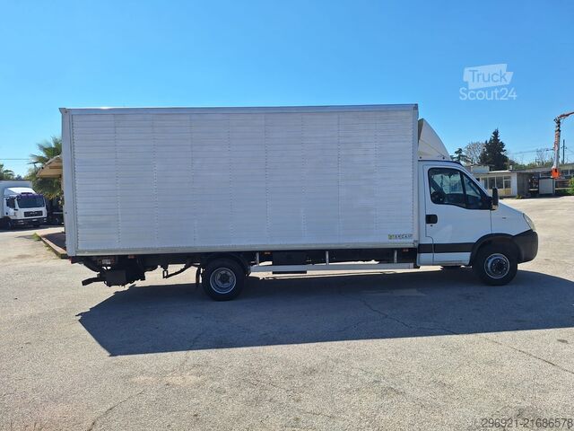 Zaprt kombi z zadnjo dvižno ploščadjo Iveco DAILY 60C15