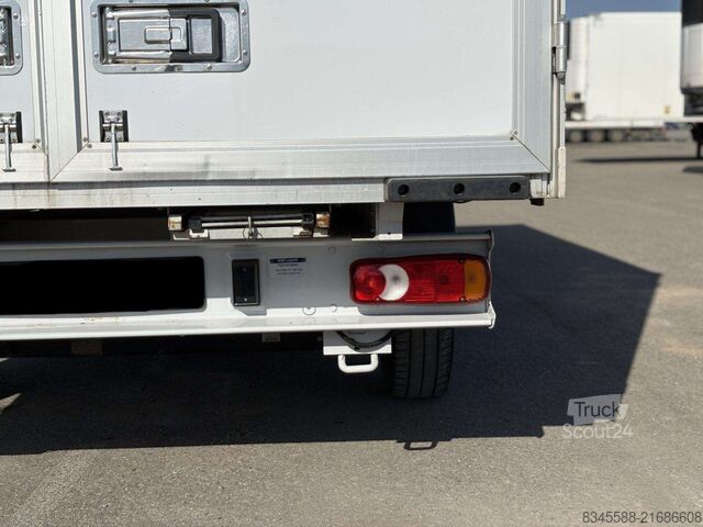 Transporter mit Koffer Peugeot Boxer