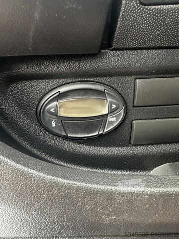 Transporter mit Koffer Peugeot Boxer