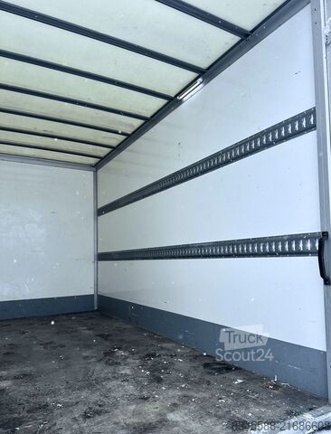 Transporter mit Koffer Peugeot Boxer