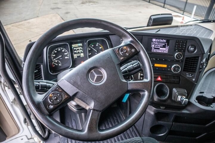 Standard tractor MERCEDES ACTROS 1845 LS