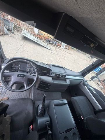 Transporter mit Koffer MAN 8.180 koffer Ladebordw.