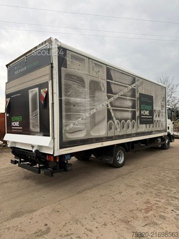 Transporter mit Koffer MAN 8.180 koffer Ladebordw.