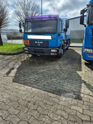 LKW mit Tankaufbau MAN 12.220  diesel Tankwagen