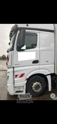 Camion cu platformă și prelată MERCEDES-BENZ 1845 Pritsche Plane