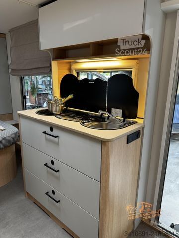 Kemperis LMC Style 70 453 D 70 Jahre Paket Therme 1800kg