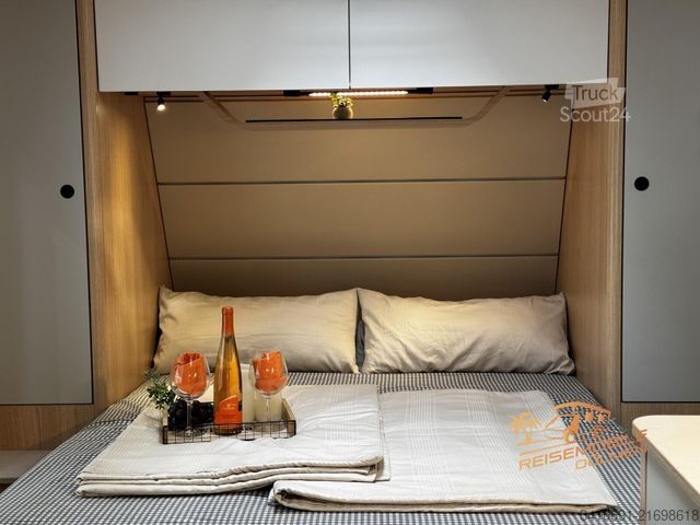 Kemperis LMC Style 70 453 D 70 Jahre Paket Therme 1800kg