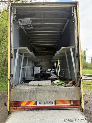 Camião de transporte de carros de competição FIAT 8060.04S