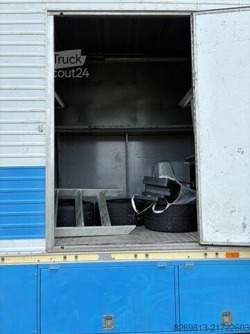 Camião de transporte de carros de competição FIAT 8060.04S