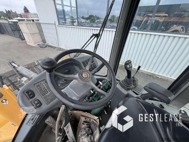 Погрузчик с колёсным шасси Volvo L30G